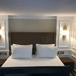 Hotel Old Port 2*