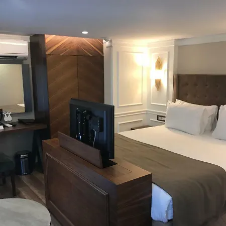 Old Port Hotel