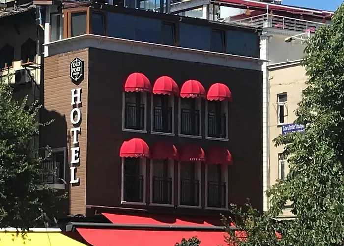 Old Port מלון 2*