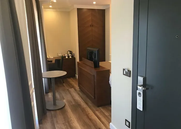 מלון Old Port 2*