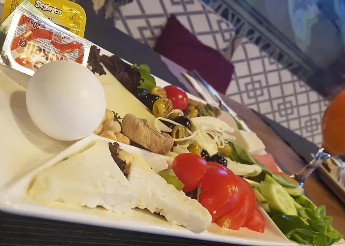 מלון Old Port 2*